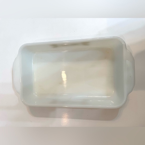 Vintage Fire King Anchor Hocking  1.5 Qt  Milk Glass Wheat Pattern USA Bake Dish - Picture 2 of 6